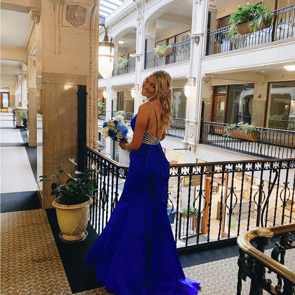 PROM DRESS - Picture 3 of 4
